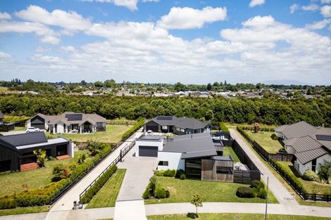 Photo of property in 17 Mike Smith Drive, Cambridge, 3434