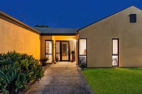 Photo of property in 17 Piriti Drive, Te Atatu Peninsula, Auckland, 0610
