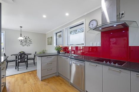 Photo of property in 16 Stonehurst Avenue, Waiuku, 2123