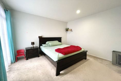 Photo of property in 23 Liberation Road, Papakura, 2110