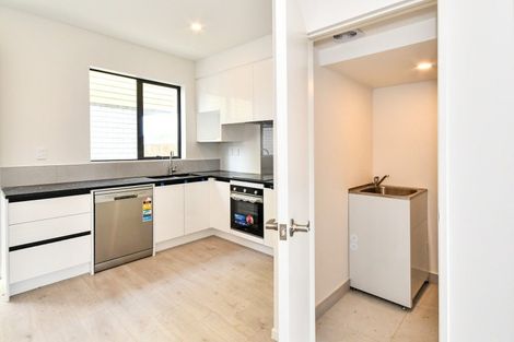 Photo of property in 2/3226 Great North Road, New Lynn, Auckland, 0600