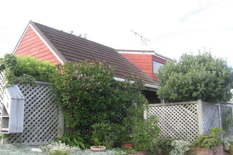 Photo of property in 1a Teme Way, Island Bay, Wellington, 6023