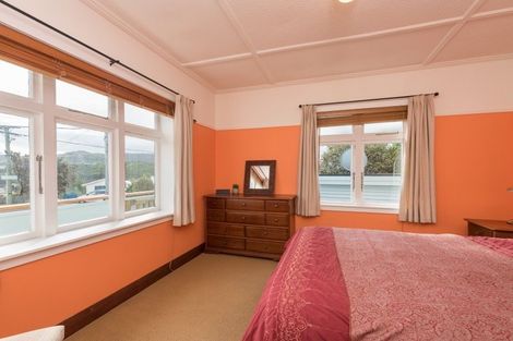 Photo of property in 37 Hudson Street, Island Bay, Wellington, 6023