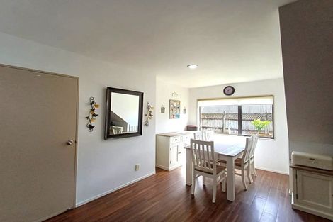 Photo of property in 37 Fields Parade, Oteha, Auckland, 0632