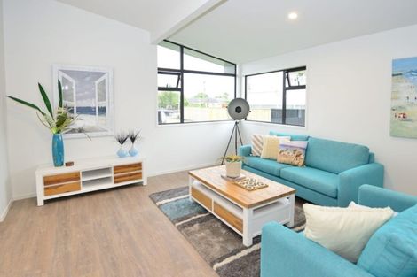 Photo of property in 33a Doment Crescent, Orewa, 0931
