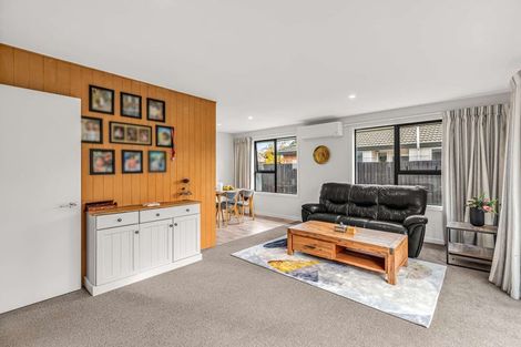 Photo of property in 2/49 Shannon Place, Belfast, Christchurch, 8051