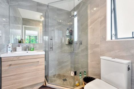 Photo of property in 9e Kingdale Road, Henderson, Auckland, 0610