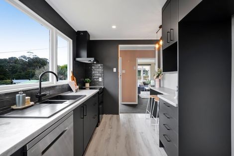 Photo of property in 77 Huatoki Street, Vogeltown, New Plymouth, 4310