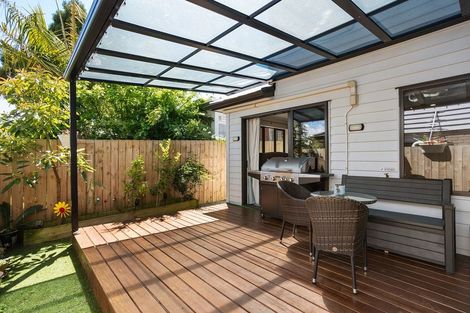 Photo of property in 9b Kingdale Road, Henderson, Auckland, 0610