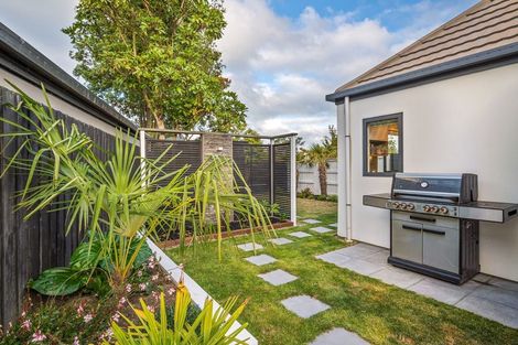 Photo of property in 3 Fieldmoor Place, Parklands, Christchurch, 8083