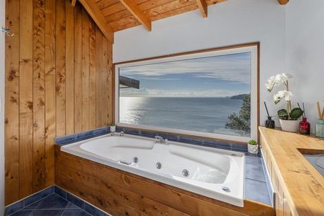 Photo of property in 61 Motuhoa Road, Tairua, 3508
