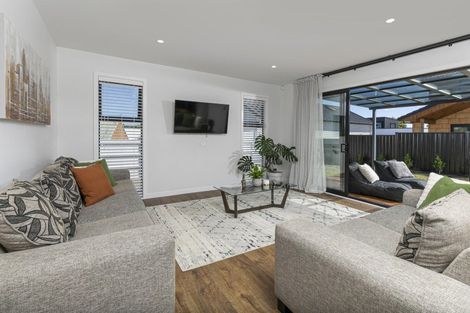 Photo of property in 2a Roland Road, Greenhithe, Auckland, 0632