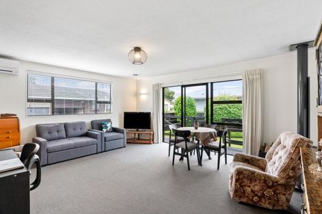 Photo of property in 2/8 Murray Street, Wallaceville, Upper Hutt, 5018