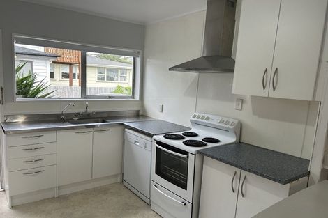 Photo of property in 60 Rewarewa Road, Te Atatu Peninsula, Auckland, 0610