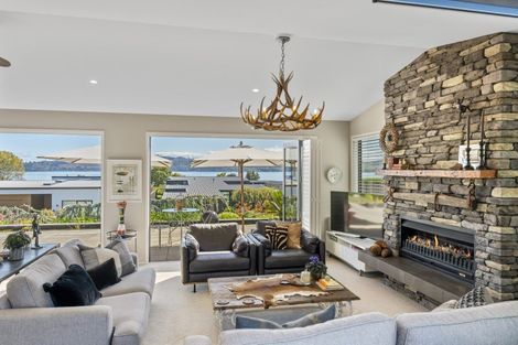 Photo of property in 29 Pukenamu Road, Rainbow Point, Taupo, 3330