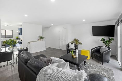 Photo of property in 27/3 Hulme Place, Henderson, Auckland, 0612