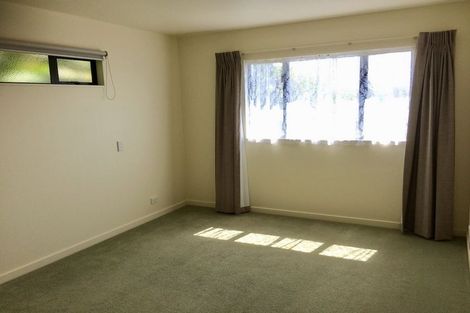 Photo of property in 1/73 Birkdale Road, Birkdale, Auckland, 0626