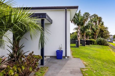 Photo of property in 23 Links Drive, Waiwhakaiho, New Plymouth, 4312