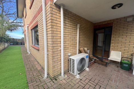 Photo of property in 16 City View Terrace, Birkenhead, Auckland, 0626