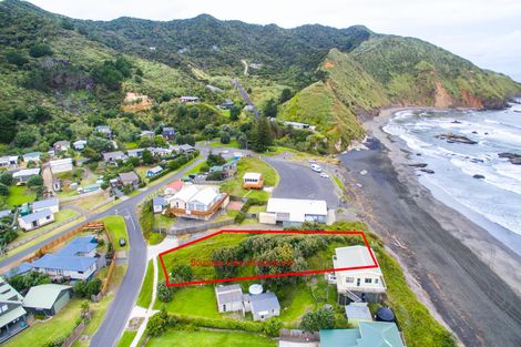 Photo of property in 5 Ocean View Road, Port Waikato, 2695