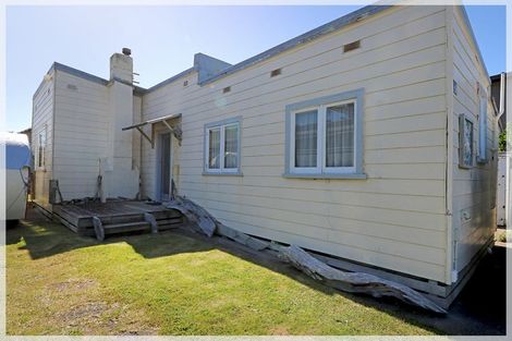 Photo of property in 26 Hall Place, Foxton Beach, Foxton, 4815