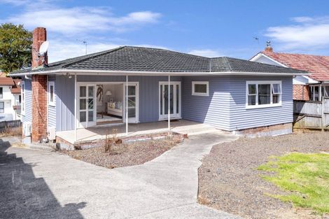 Photo of property in 28 Howe Street, Howick, Auckland, 2014