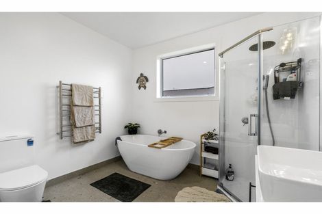 Photo of property in 28 Ocean Beach Road, Bluff, 9814