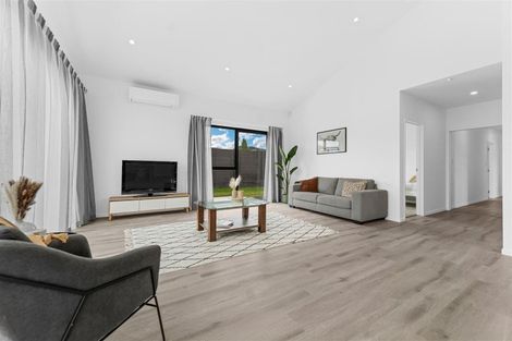 Photo of property in 33 Mataikokako Loop, Kawakawa Bay, 2585