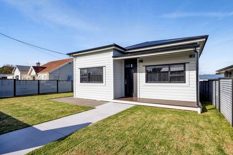 Photo of property in 42 Collins Street, Hawera, 4610