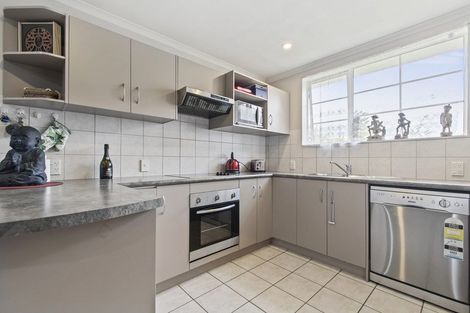 Photo of property in 182 Keri Vista Rise, Papakura, 2110