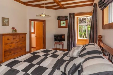 Photo of property in 290 Heatherlea Road East, Levin, 5571