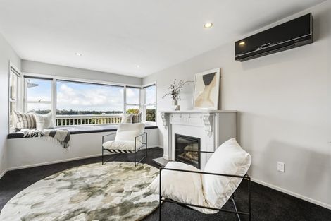 Photo of property in 2/81 Sylvan Avenue, Northcote, Auckland, 0627