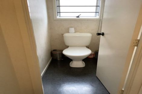 Photo of property in 1/8 Pupuke Road, Hillcrest, Auckland, 0627