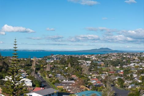 Photo of property in 11 Barker Rise, Northcross, Auckland, 0632