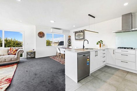 Photo of property in 2 Harore Road, Takanini, 2112