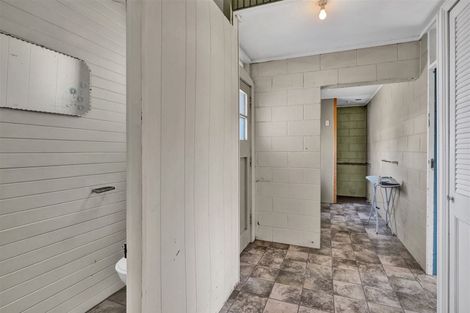 Photo of property in 211 South Road, Hawera, 4610