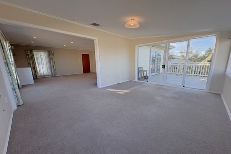Photo of property in 5 Oakleigh Street, Maungaraki, Lower Hutt, 5010