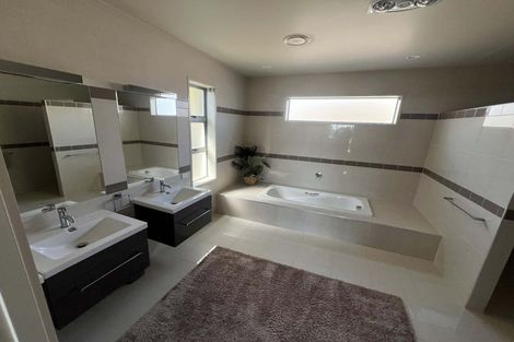 Photo of property in 34 Holcombrooke Lane, Welcome Bay, Tauranga, 3175