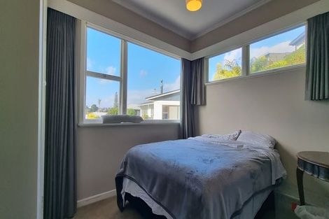 Photo of property in 17 Bevyn Street, Castor Bay, Auckland, 0620