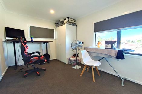 Photo of property in 120 Golf Road, New Lynn, Auckland, 0600