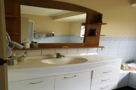 Photo of property in 10 Tamahere Drive, Glenfield, Auckland, 0629