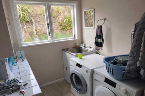 Photo of property in 11 Miles Crescent, Newlands, Wellington, 6037