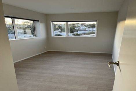 Photo of property in 28d Halberg Street, Glenfield, Auckland, 0629