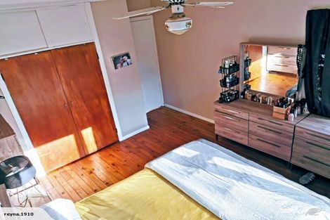 Photo of property in 17 Golf Road, New Lynn, Auckland, 0600