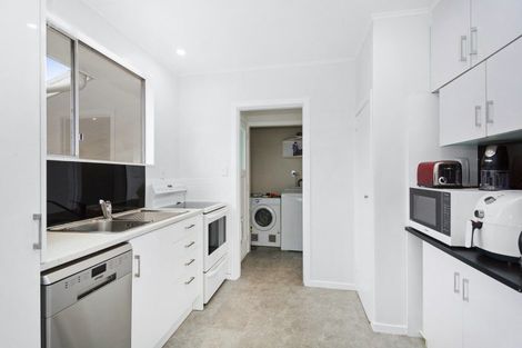 Photo of property in 18 Omaha Grove, Totara Park, Upper Hutt, 5018