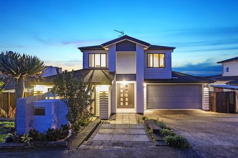 Photo of property in 10 Oak View Terrace, Schnapper Rock, Auckland, 0632