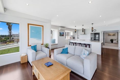 Photo of property in 1/121 Pah Road, Cockle Bay, Auckland, 2014