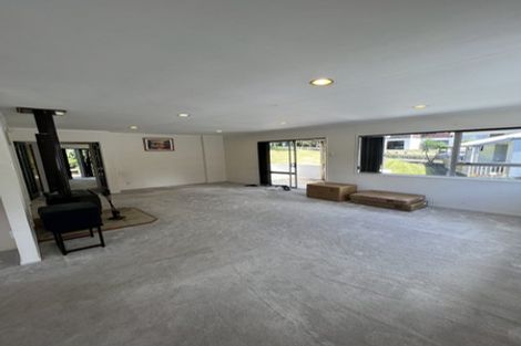 Photo of property in 1/5 Mahuta Grove, Northcote, Auckland, 0627