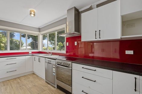 Photo of property in 9 Tawa Street, Inglewood, 4330