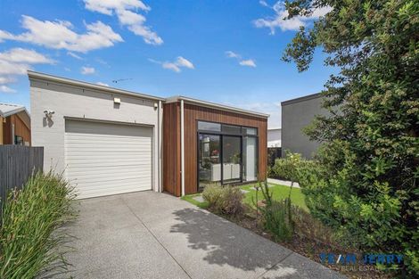 Photo of property in 2 Gallantry Crescent, Papakura, 2110